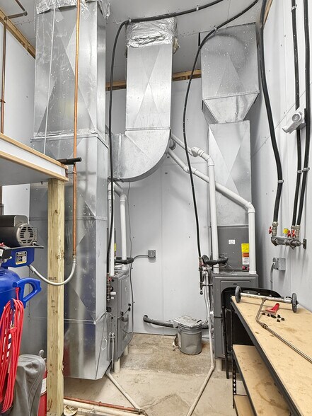 More Photos Of 204 S Main St, Woodward General Retail For Sale