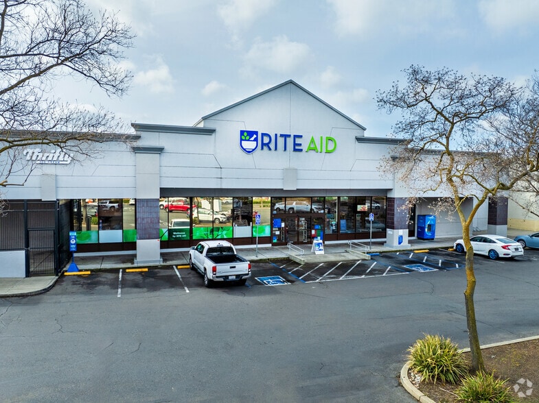 More Photos Of 520 W Lodi Ave, Lodi Drugstore For Lease