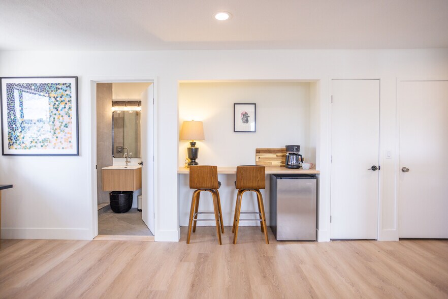 More Photos Of 13123 W Washington Blvd, Los Angeles Showroom For Lease