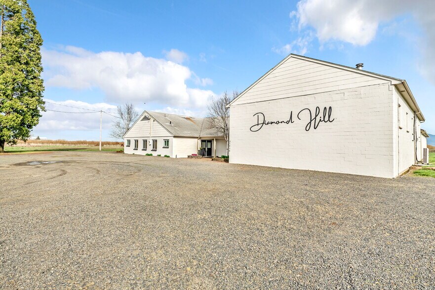 More Photos Of 31414 Harris Dr, Harrisburg Lodge Meeting Hall For Sale