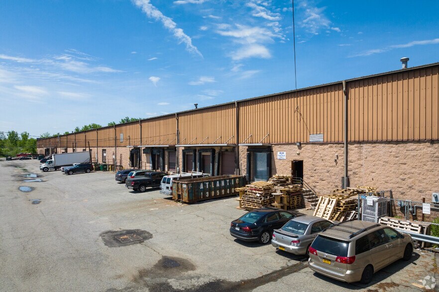 More Photos Of 25 Commerce Rd, Fairfield Warehouse For Lease