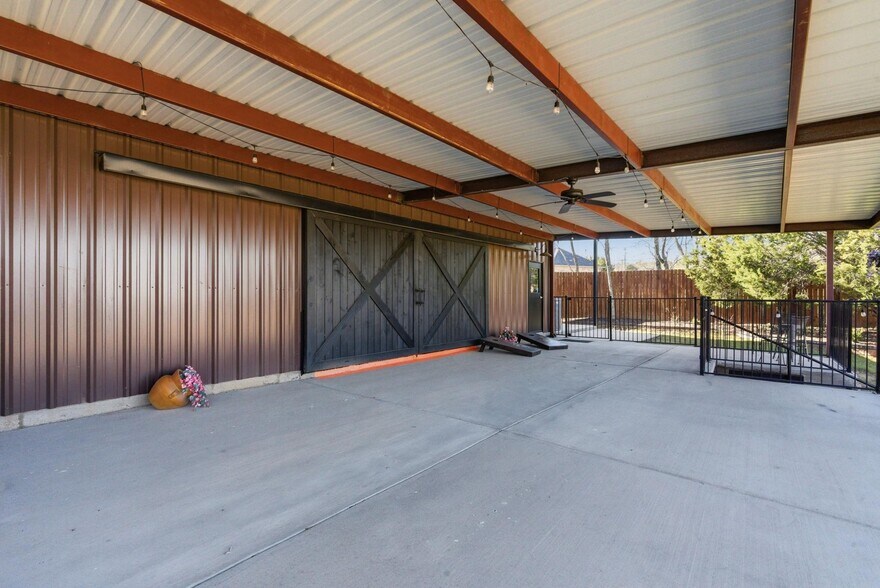More Photos Of 7816 Lous Ct, Fort Worth Office For Sale