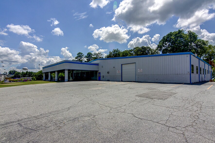 More Photos Of 709 New Franklin Rd, Lagrange Freestanding For Lease