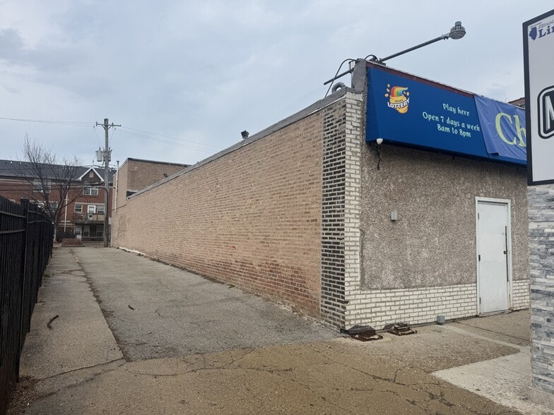 More Photos Of 2132 W Washington Blvd, Chicago General Retail For Sale