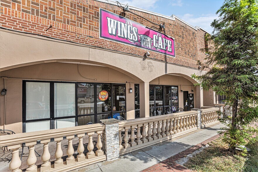 More Photos Of 3927-3929 Broadway Blvd, Kansas City Restaurant For Lease