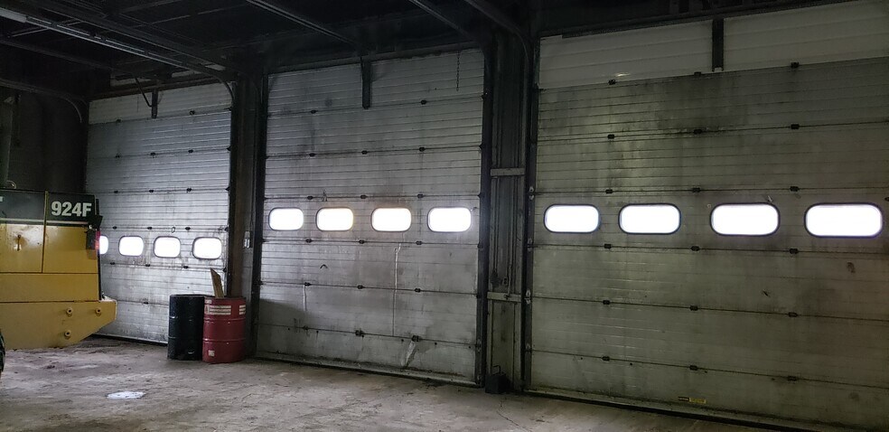 More Photos Of 1715 Dixie Rd, Neenah Industrial For Lease