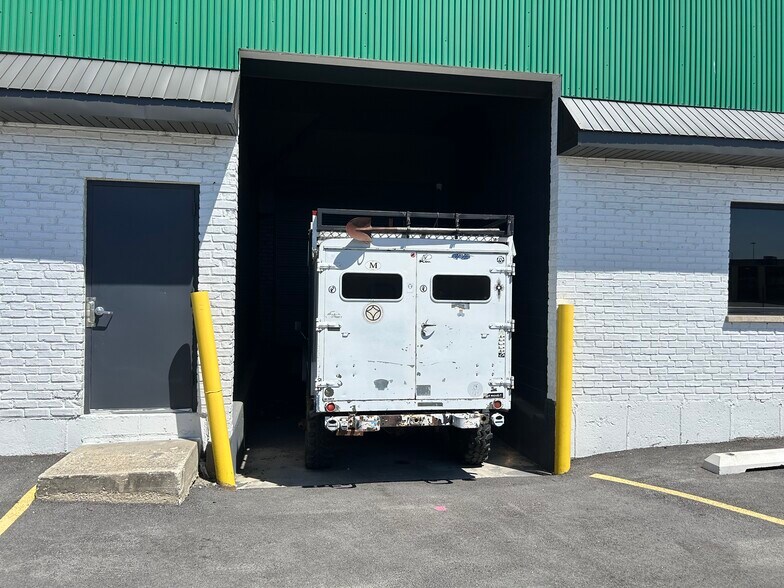 More Photos Of 80 W Lake St, Northlake Light Distribution For Lease