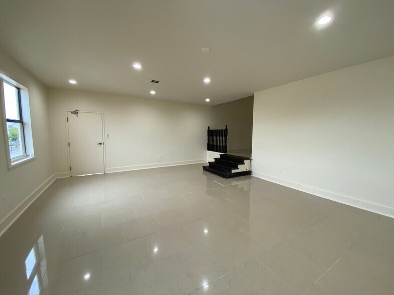 More Photos Of 219 N 21st Ave, Hollywood Storefront Retail Office For Sale