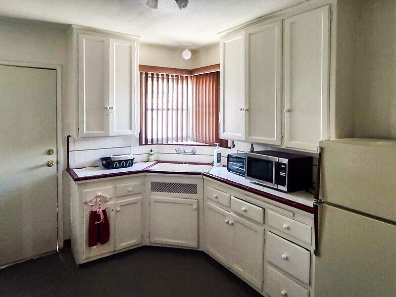 More Photos Of 1310 S Maryland Pky, Las Vegas Office For Sale