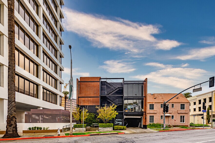 Primary Photo Of 113 N San Vicente Blvd, Beverly Hills Loft Creative Space For Sale