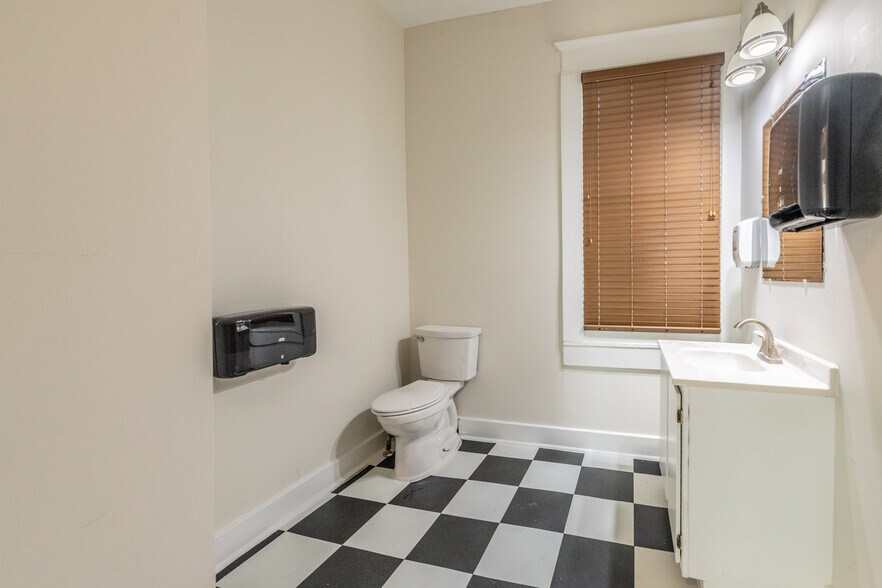 More Photos Of 214 E Ashby Pl, San Antonio Office For Lease