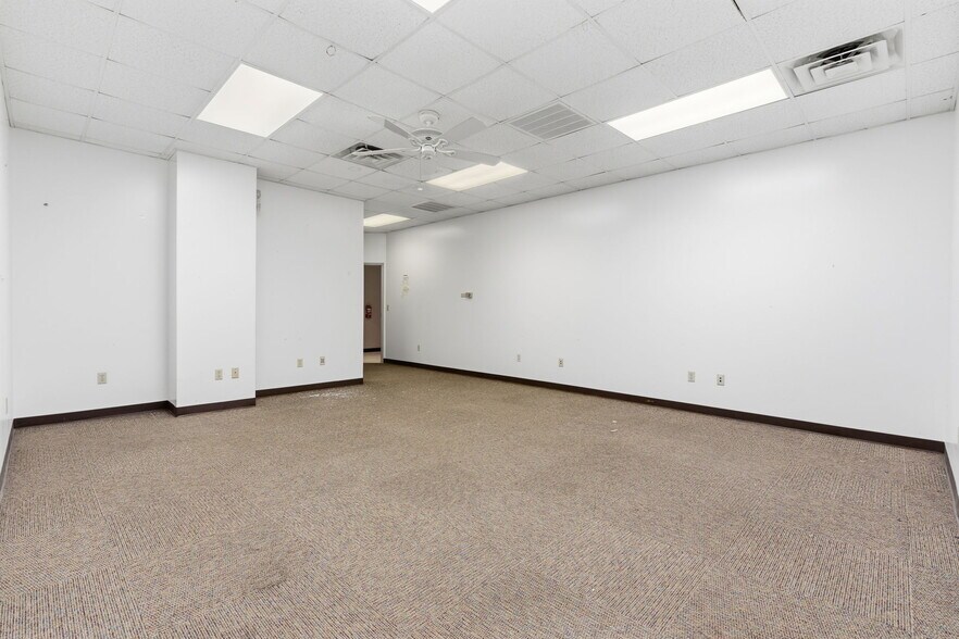 More Photos Of 1612 N Osteopathy, Kirksville Office For Sale