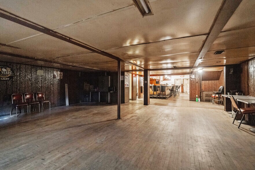 More Photos Of 1098 Duss Ave, Ambridge Restaurant For Sale