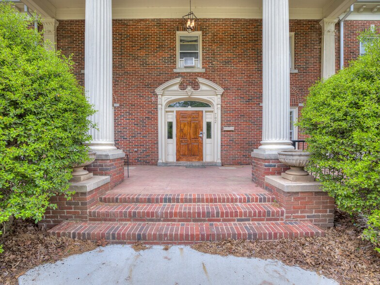 More Photos Of 702 S Lahoma Ave, Norman Dormitory For Sale