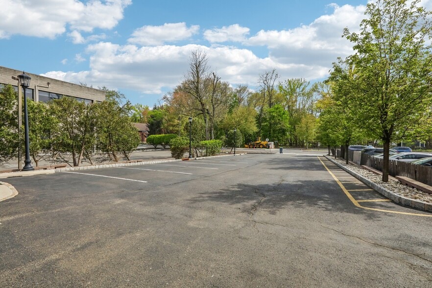 More Photos Of 92 Union Ave, Cresskill Office For Sale