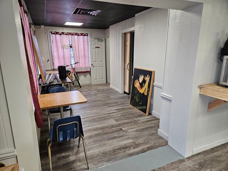 More Photos Of 966 Washington, Evansville Freestanding For Lease