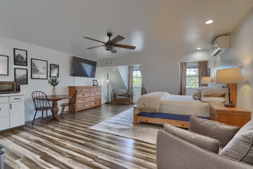 More Photos Of 49271 Golden Oak Loop, Oakhurst Hotel For Lease