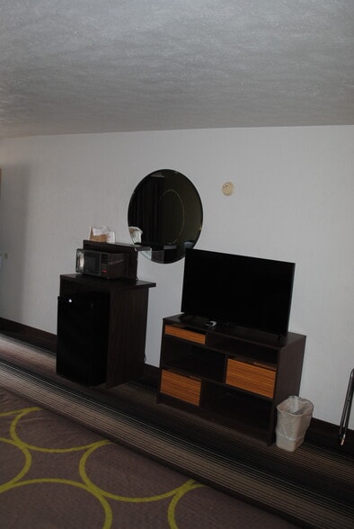 More Photos Of 930 6th St, Wells Hotel For Sale