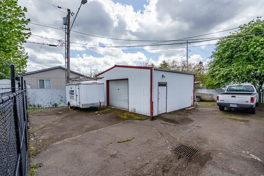 More Photos Of 13718 SE Division St, Portland Apartments For Sale