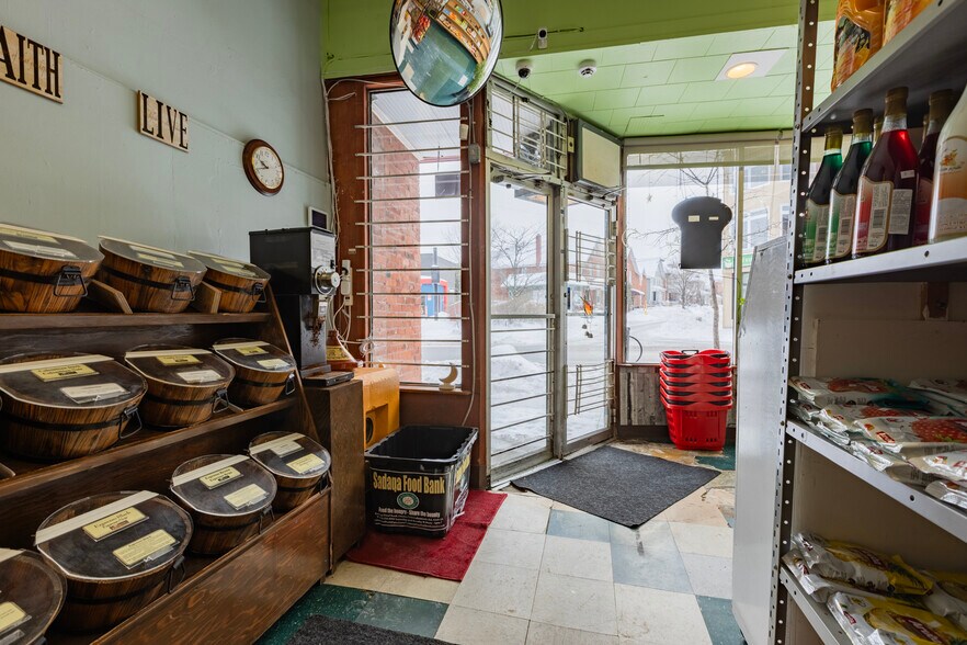 More Photos Of 1099-1101 Wellington St W, Ottawa General Retail For Lease