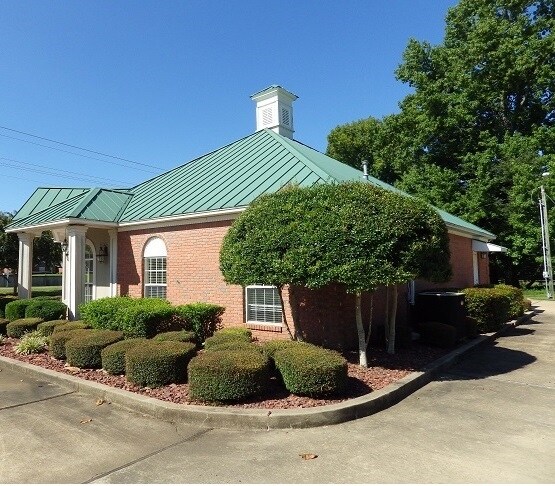 More Photos Of 1149 E Church Hill Rd, West Point Freestanding For Lease