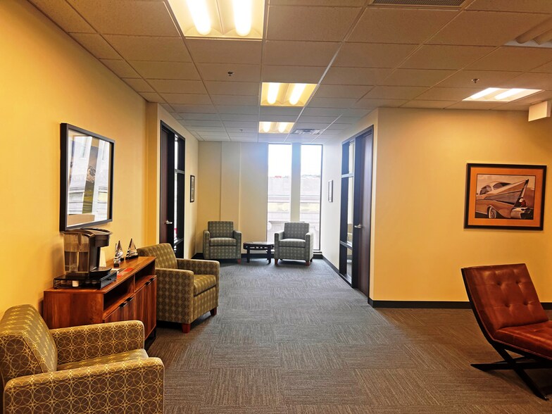 More Photos Of 1001 W Idaho St, Boise Office For Sale