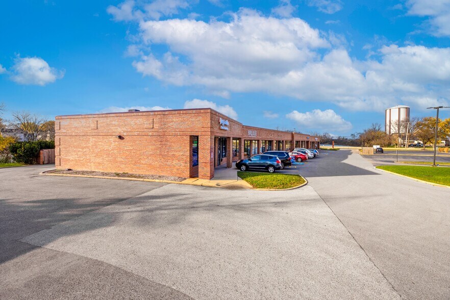 More Photos Of 820 Wheeling Rd, Wheeling General Retail For Sale