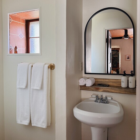 More Photos Of 516 Austin St, Truth Or Consequences Hotel For Sale