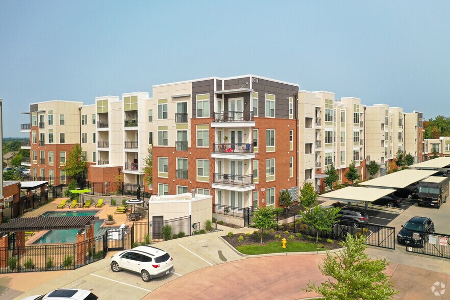 More Photos Of 1001 Old Olive Way, Creve Coeur Apartments For Lease