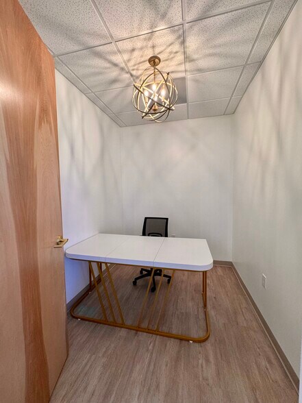 More Photos Of 12 E Walnut St, Asheville Storefront Retail Office For Lease