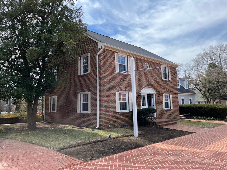 More Photos Of 1680 Village Green, Crofton Office For Sale