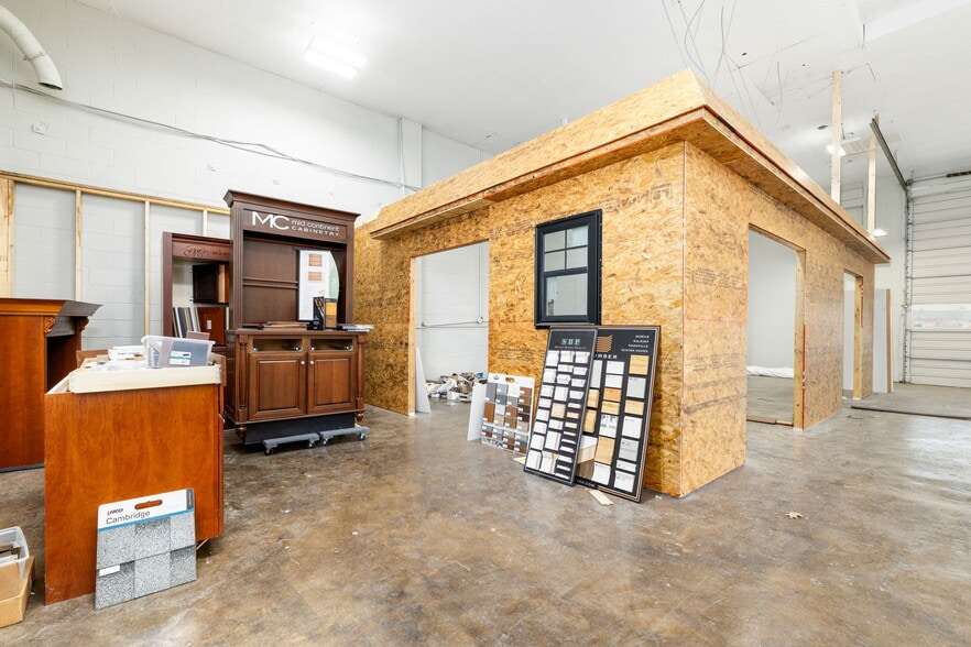 More Photos Of 728 N Main St, Emporia Auto Repair For Sale