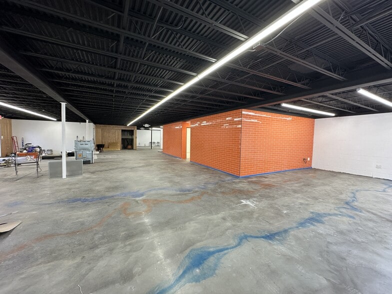 More Photos Of 616 N Main St, Gainesville Warehouse For Sale