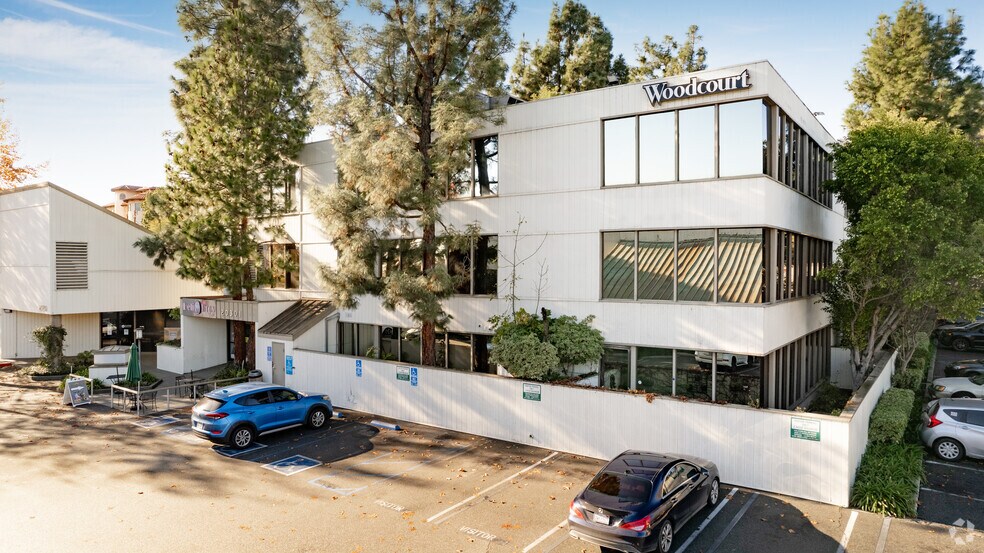 Primary Photo Of 20301 Ventura Blvd, Woodland Hills Medical For Lease