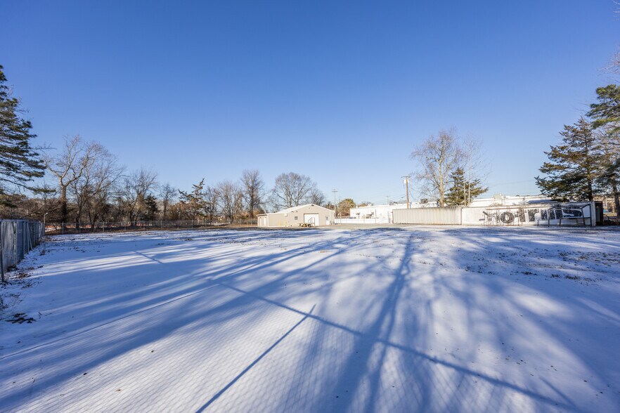 More Photos Of 320 Tilton Rd, Northfield Warehouse For Lease