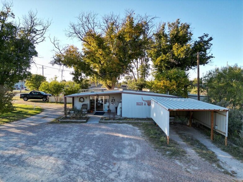 Primary Photo Of 111 S Hickory Hill Rd, Ballinger General Retail For Sale