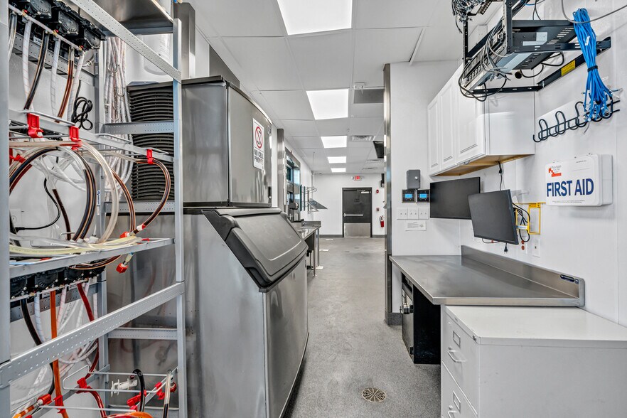 More Photos Of 2900 S Ridgewood Ave, Edgewater Specialty For Lease