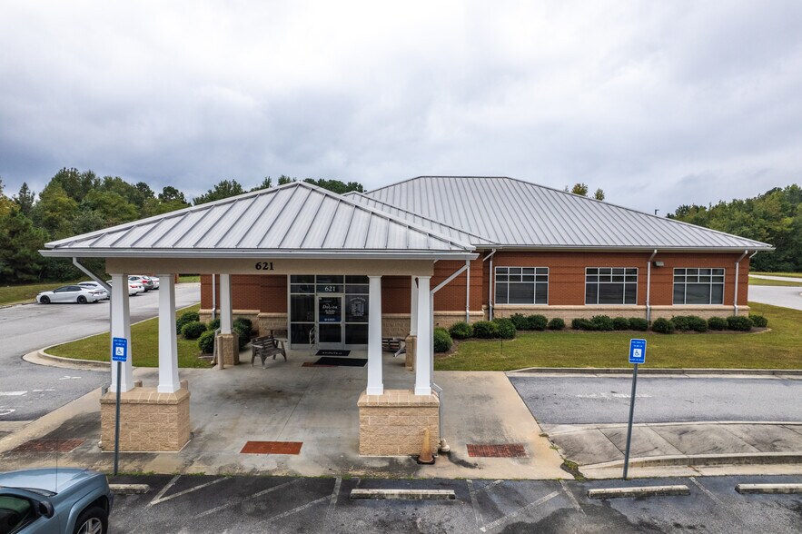 Primary Photo Of 621 McNeil Cir, Thomson Medical For Sale