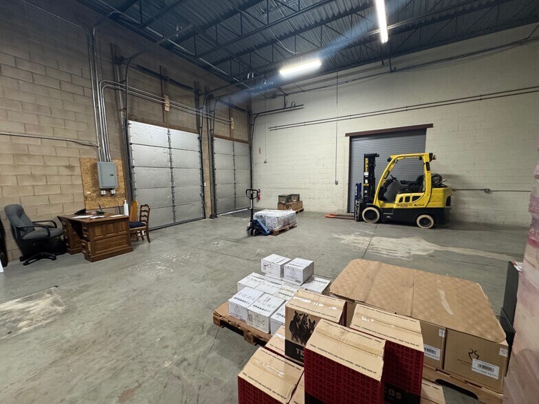 More Photos Of 168 Ayer Rd, Littleton Warehouse For Lease