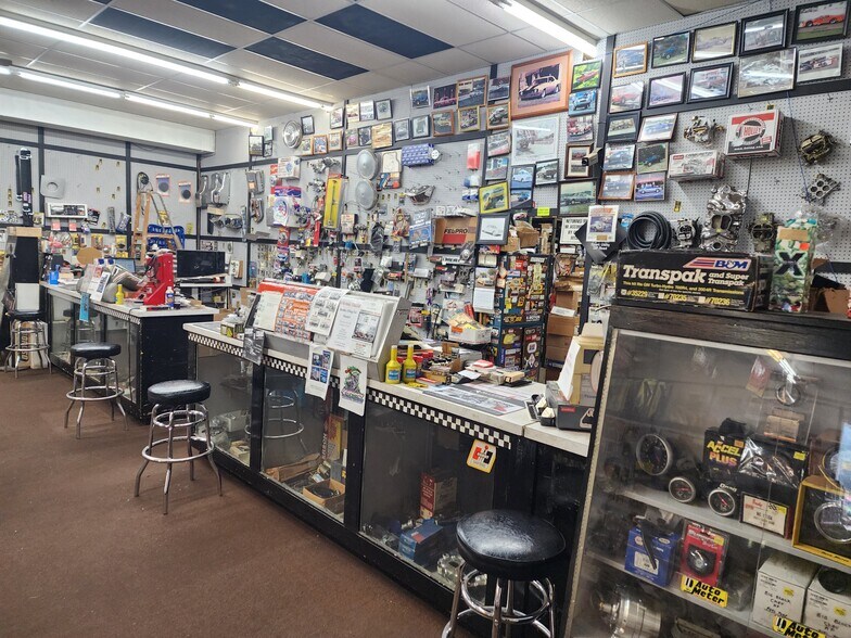 More Photos Of 3940 N Grand River Ave, Lansing Warehouse For Sale