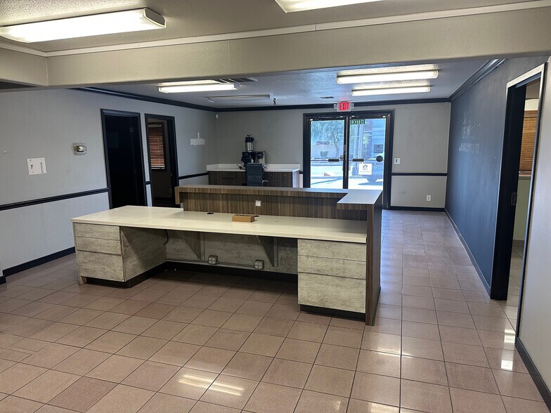 More Photos Of 5935-5975 Polaris Ave, Las Vegas Service For Lease
