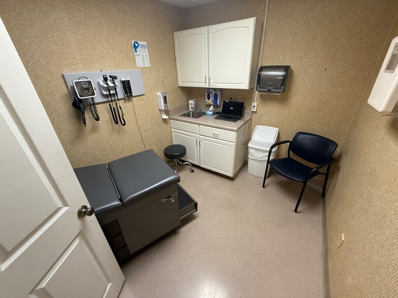 More Photos Of 1423 Palmetto Rd, Tupelo Healthcare For Sale