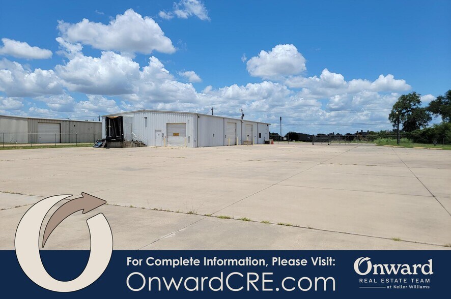 More Photos Of 22002 Woodway Dr, Waco Warehouse For Sale