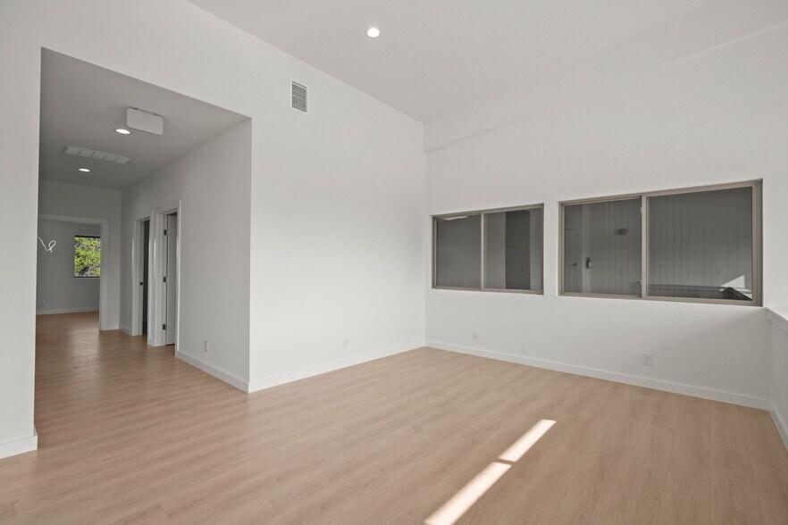 More Photos Of 10020 Darden Hill Rd, Austin Light Distribution For Lease