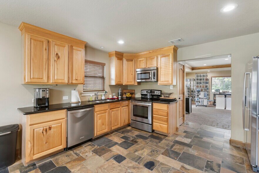 More Photos Of 8711 Hufsmith Kuykendahl Rd, Tomball Industrial For Sale