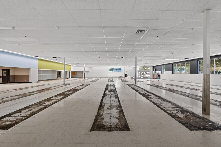 More Photos Of 1401 Broadway, Sacramento Drugstore For Lease