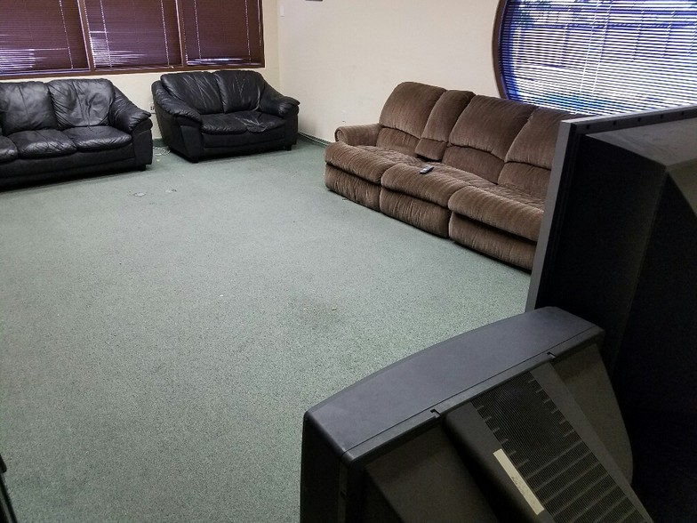 More Photos Of 5040 Edna Ave, Las Vegas Office For Lease