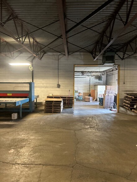 More Photos Of 302 Stoutenger St, East Syracuse Warehouse For Lease