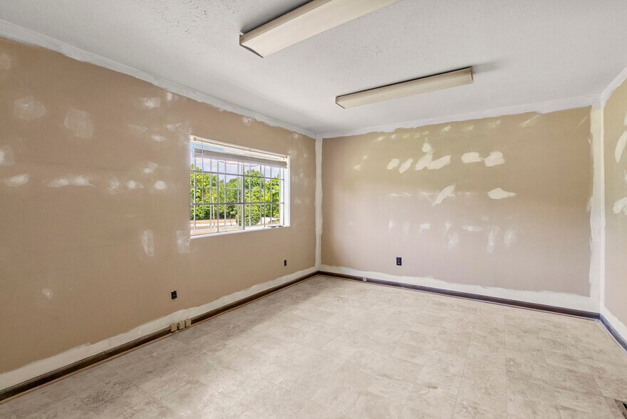 More Photos Of 130 Cooper Run, Shepherdsville Warehouse For Sale