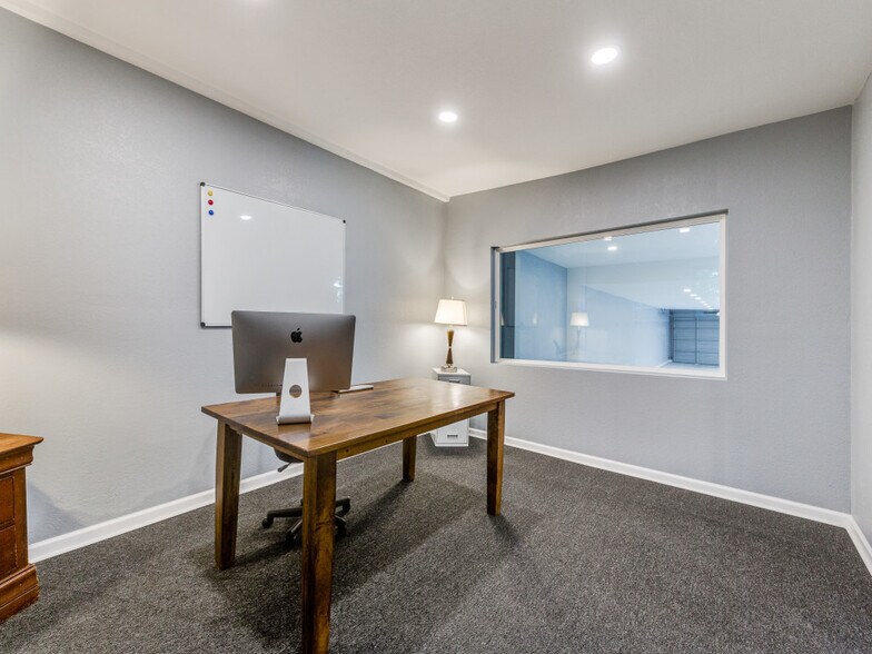 More Photos Of 1416 W Hildebrand Ave, San Antonio Freestanding For Sale